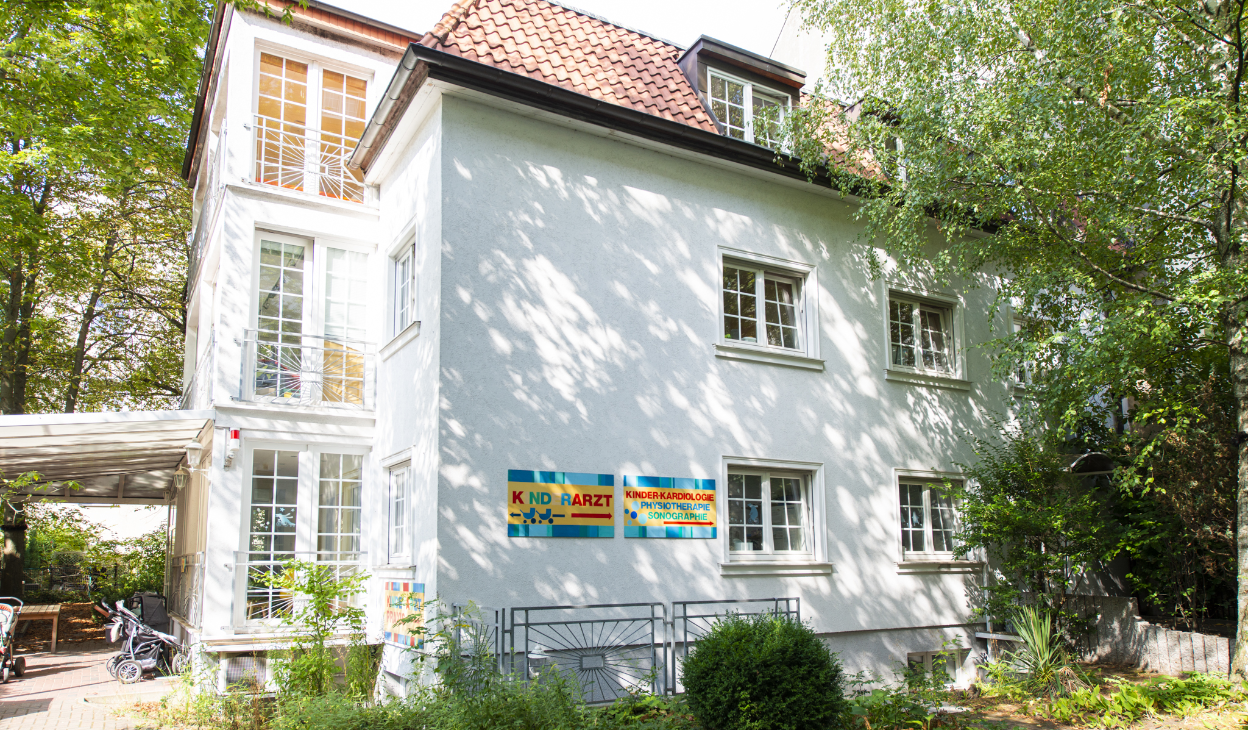 Aussenbereich der Praxis Kind & Herz