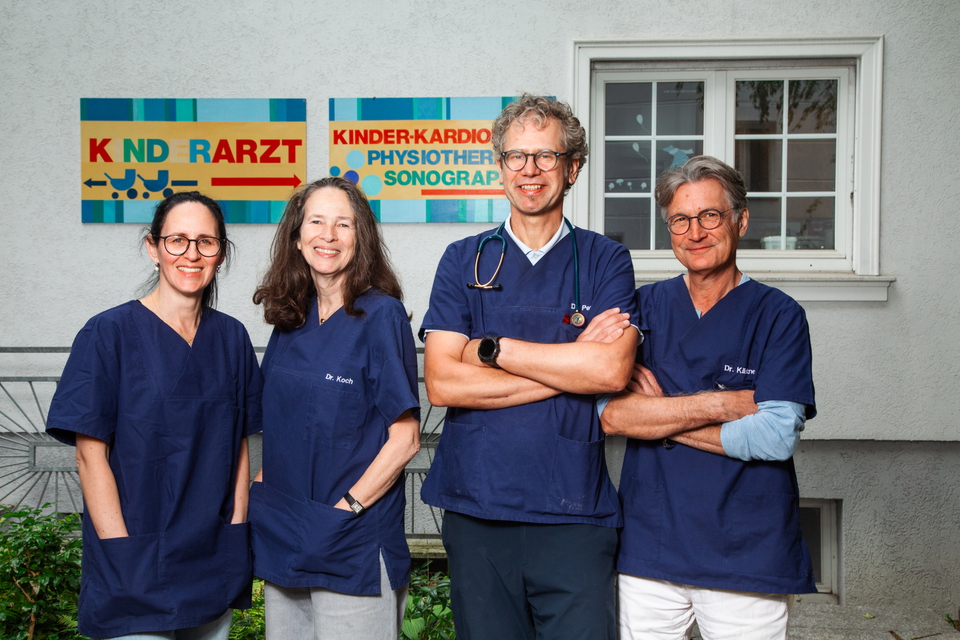 Ärzteteam der Praxis Kind & Herz: Dr. med. Rita Makauskiene, Dr. med. Heike Koch, Dr. med. Björn Peters und Dr. med. Andreas Kästner
